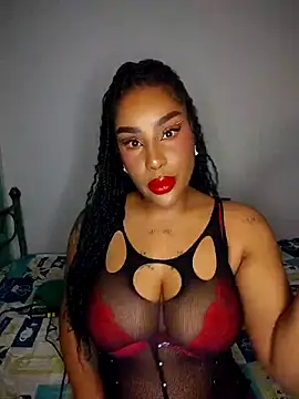 Snapshot of Queen_Amara chatting on May 5, 3:36 am Queen Amara online show from May 5, 3:36 am