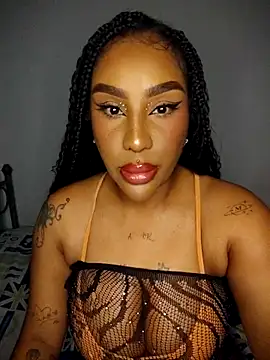 Snapshot of Queen_Amara chatting on May 7, 3:45 am Queen Amara online show from May 7, 3:45 am