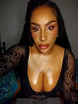 Snapshot of Queen_Amara chatting on May 10, 3:44 am Queen Amara online show from May 10, 3:44 am