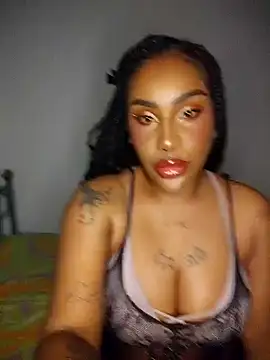 Snapshot of Queen_Amara chatting on May 11, 3:45 am Queen Amara online show from May 11, 3:45 am