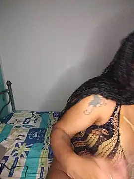 Snapshot of Queen_Amara chatting on May 21, 3:57 am Queen Amara online show from May 21, 3:57 am