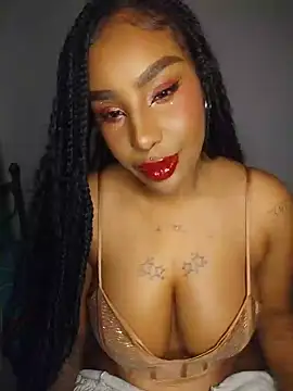 Snapshot of Queen_Amara chatting on May 24, 4:06 am Queen Amara online show from May 24, 4:06 am