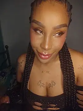 Snapshot of Queen_Amara chatting on May 27, 4:31 am Queen Amara online show from May 27, 4:31 am