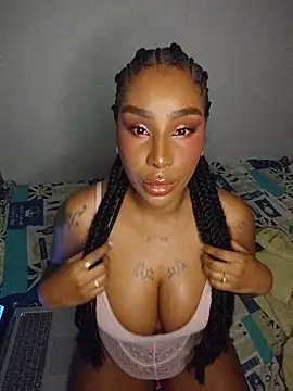 Snapshot of Queen_Amara chatting on May 28, 3:59 am Queen Amara online show from May 28, 3:59 am
