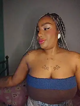 Snapshot of Queen_Amara chatting on June 3, 4:04 am Queen Amara online show from June 3, 4:04 am