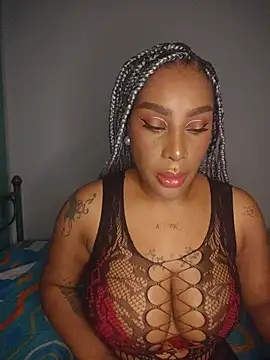 Snapshot of Queen_Amara chatting on June 4, 4:18 am Queen Amara online show from June 4, 4:18 am
