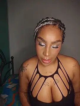 Snapshot of Queen_Amara chatting on June 6, 4:17 am Queen Amara online show from June 6, 4:17 am