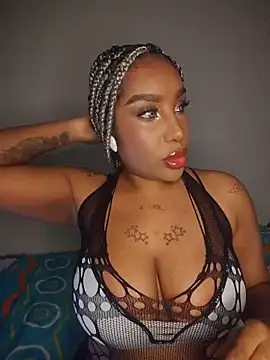 Snapshot of Queen_Amara chatting on June 7, 4:38 am Queen Amara online show from June 7, 4:38 am