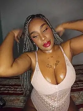 Snapshot of Queen_Amara chatting on June 16, 3:53 am Queen Amara online show from June 16, 3:53 am