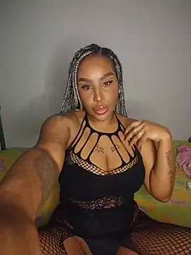 Snapshot of Queen_Amara chatting on June 19, 4:17 am Queen Amara online show from June 19, 4:17 am