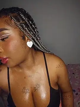 Snapshot of Queen_Amara chatting on July 1, 3:52 am Queen Amara online show from July 1, 3:52 am
