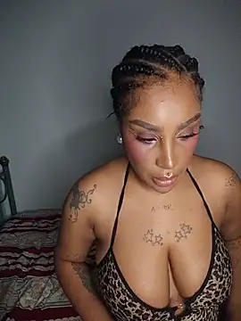 Snapshot of Queen_Amara chatting on July 14, 4:28 am Queen Amara online show from July 14, 4:28 am