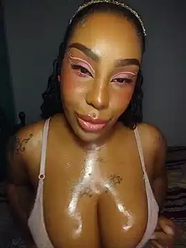 Snapshot of Queen_Amara chatting on July 21, 4:26 am Queen Amara online show from July 21, 4:26 am
