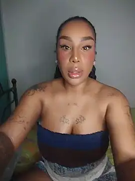 Snapshot of Queen_Amara chatting on July 24, 4:32 am Queen Amara online show from July 24, 4:32 am