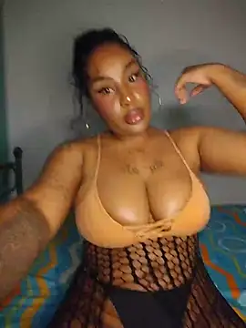 Snapshot of Queen_Amara chatting on July 29, 4:10 am Queen Amara online show from July 29, 4:10 am
