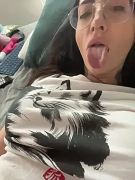 nikkaanderic online show from January 14, 11:16 am