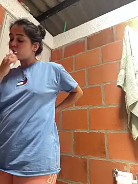 amberbakee online show from December 1, 4:23 pm