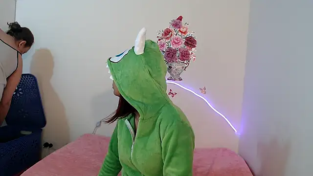 Valeryxs online show from October 31, 4:08 pm