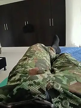 Snapshot of alejos81 chatting on June 14, 9:06 pm alejos81 online show from June 14, 9:06 pm