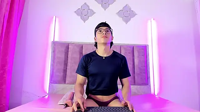 0anonimo bottom1 online show from September 16, 6:42 pm