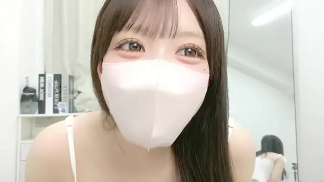 Snapshot of roachan_ chatting on July 17, 1:40 pm roachan online show from July 17, 1:40 pm