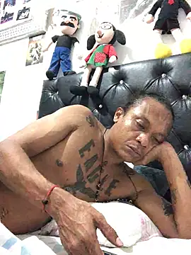 elpeluchenegroxxx3 online show from March 7, 2:52 am