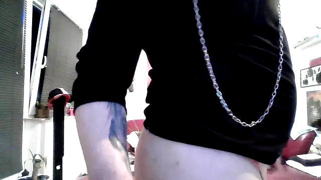 hellgirl1980 online show from September 9, 2:44 am