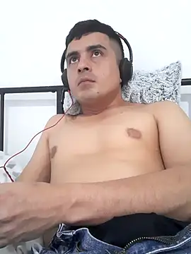 Andr3s69xxx online show from April 29, 1:37 pm