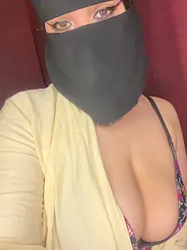 Snapshot of RooVaaN-Xx chatting on April 21, 6:01 pm RooVaaN-Xx online show from April 21, 6:01 pm