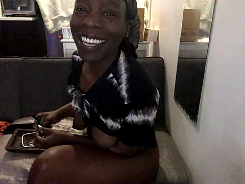 littyleesh1 online show from December 19, 11:28 am