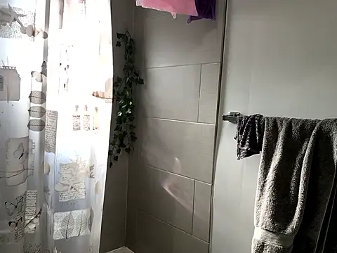 littyleesh1 online show from January 15, 6:33 pm