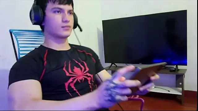 ErickWalton online show from November 18, 4:50 am