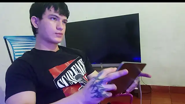 ErickWalton online show from November 28, 5:32 am