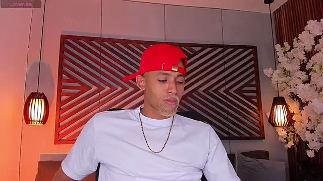 B Wild online show from November 5, 3:39 am