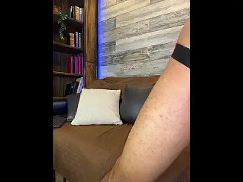 B Wild online show from March 1, 4:03 am