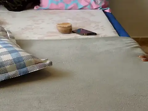 Playroom queen online show from October 4, 7:50 am