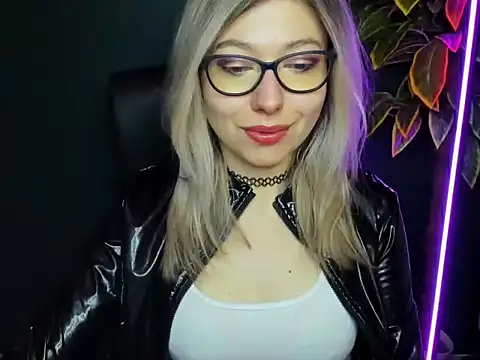 loveHeidi online show from February 3, 5:27 am