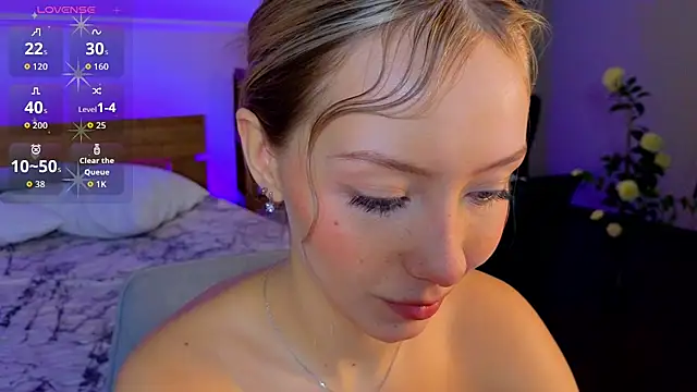 LumMina online show from April 14, 2:28 am