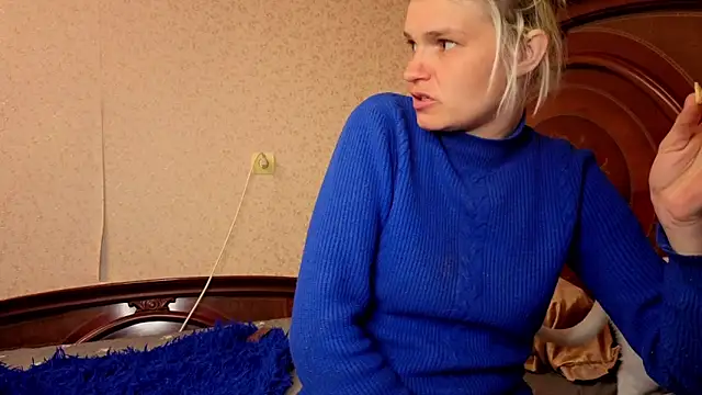 SaraSnow  online show from April 11, 8:35 pm