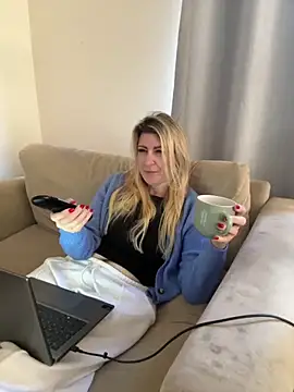 Snapshot of DesireDaisy chatting on September 22, 9:00 am DesireDaisy online show from September 22, 9:00 am