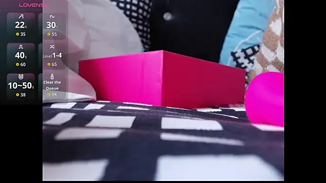 Snapshot of LunaLuxe1 chatting on February 2, 2:27 pm LunaLuxe1 online show from February 2, 2:27 pm