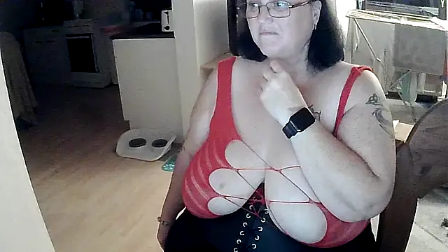 Snapshot of Minou1610 chatting on October 8, 6:49 pm Minou1610 online show from October 8, 6:49 pm