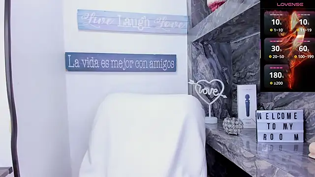 foxy zoe online show from December 3, 6:06 pm