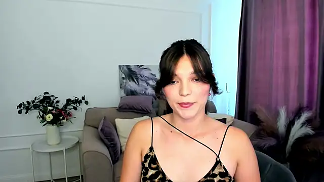 DivineAmour online show from September 23, 12:30 pm