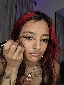 carolinerue online show from April 4, 8:23 am