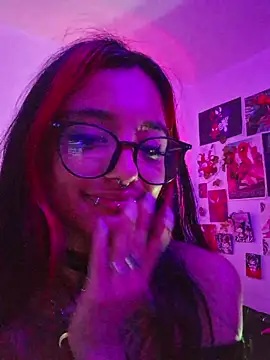 carolinerue online show from April 17, 3:20 am