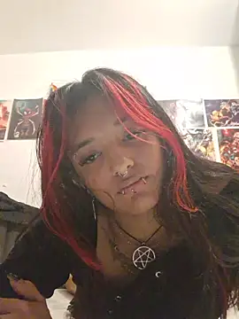 carolinerue online show from May 31, 3:58 am