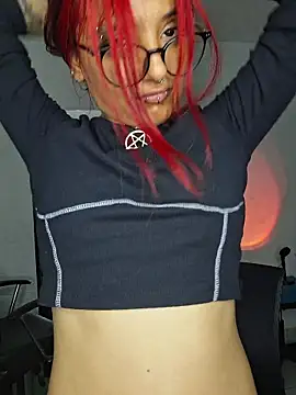 Snapshot of carolinerue chatting on July 15, 12:49 am carolinerue online show from July 15, 12:49 am