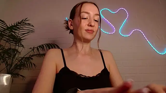 WhitePrincessLuna online show from April 19, 4:06 pm