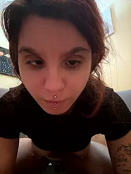 Snapshot of Brutecia2002 chatting on January 10, 10:50 am Brutecia2002 online show from January 10, 10:50 am